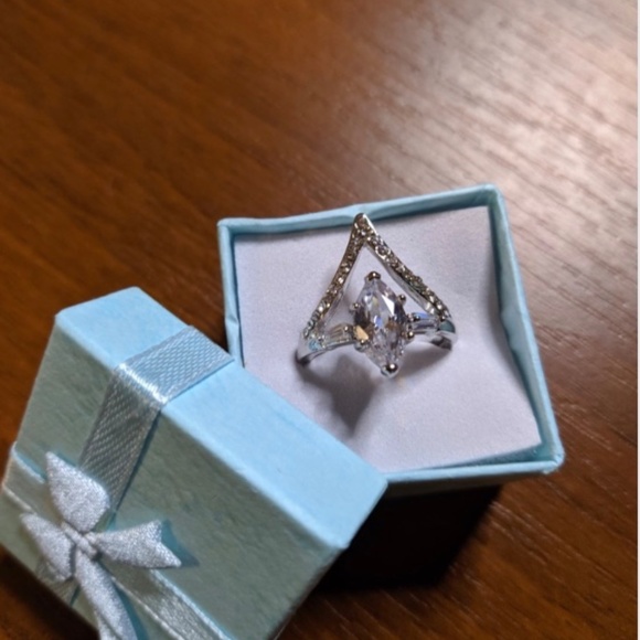 Amazing silver marquis ring engagement cocktail - Picture 3 of 5